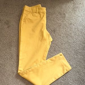 Women’s High Rose Pixie Skinny Pant. Old Navy Size 4. Mustard Yellow